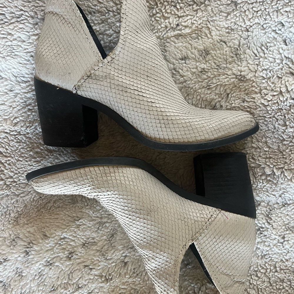 Steve Madden Textured Cream Ankle Booties